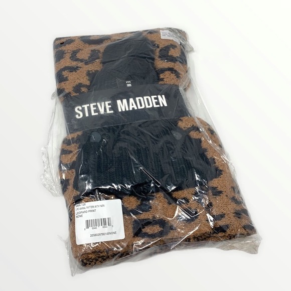 Steve Madden Pom Pom Beanie & Leopard Print Knit Scarf 2 -Piece Set NEW - Picture 2 of 3
